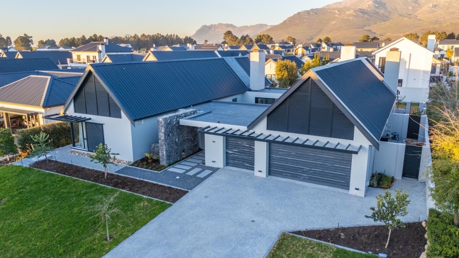 To Let 4 Bedroom Property for Rent in Val De Vie Estate Western Cape